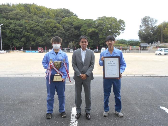 小田社長、田上さん、枝松さんで記念撮影